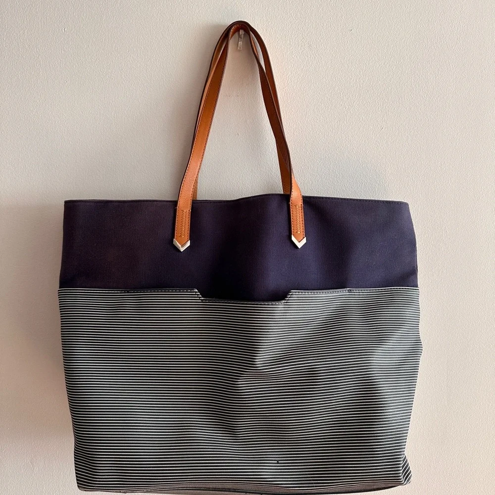 Stella & Dot Navy Tote Bag - Picture 3 of 8